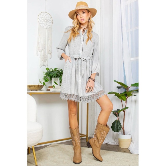 Young Threads Dresses & Skirts - Bohemian Baby Doll Button Down Shirt Dress in Light Gray Size L NWT